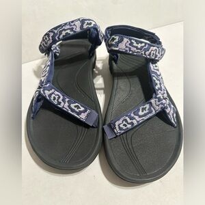 New Woman’s TEVA Hurricane Sandals Size 11